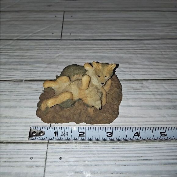 Youngs 1997 Ceramic Wolf Pups Figurine Two Grey Brown Wolves Playing Collectible - Picture 8 of 8